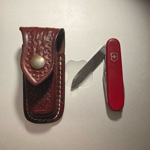 Swiss Army Knife w/ Custom Leather Pouch